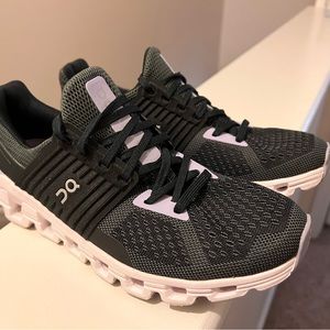 On Cloud CloudSwift Running Shoes